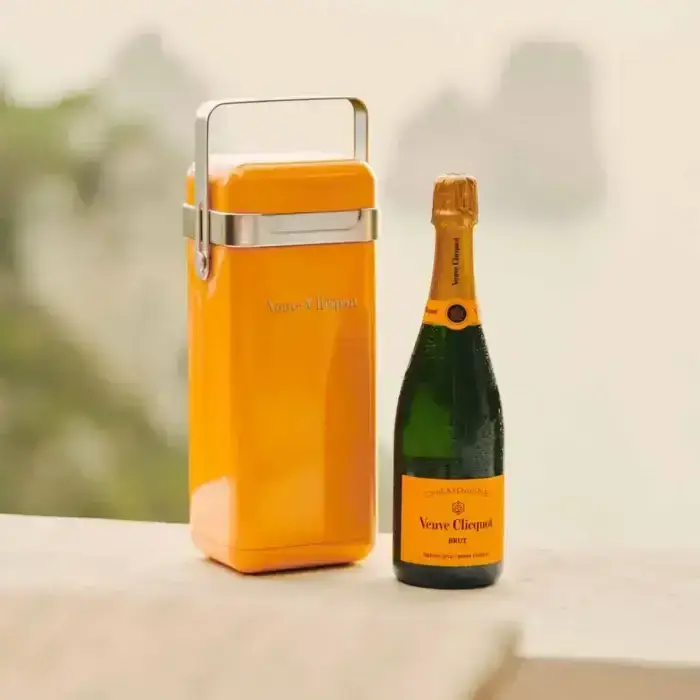 Champagne Veuve Clicquot Brut Carte Jaune Cooler ICONS - Champmarket