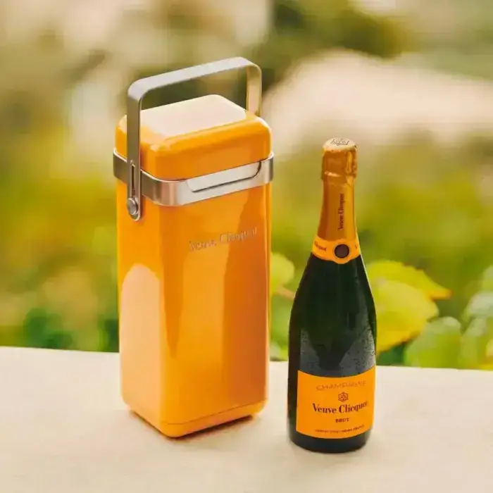 Champagne Veuve Clicquot Brut Carte Jaune Cooler ICONS - Champmarket