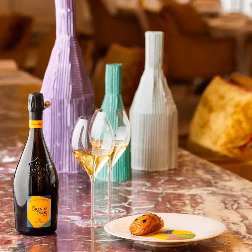 Édition Limitée La Grande Dame 2015 Veuve Clicquot par Paola Paronetto - Champmarket, Magazine Champagne