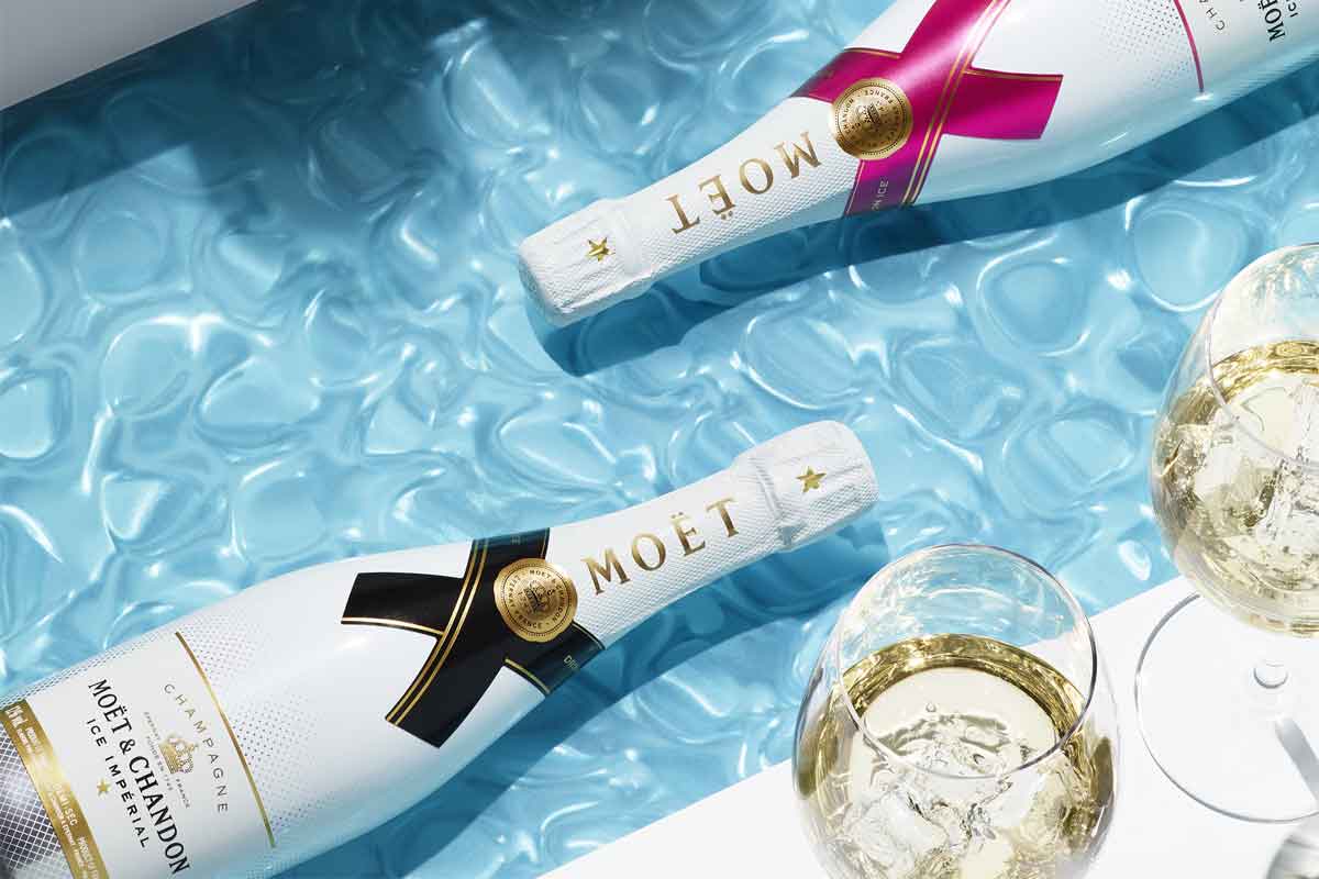 Холодное шампанское. Moët & Chandon Шато. Moët & Chandon Crystal. Moet Chandon. Ванна moet Chandon.