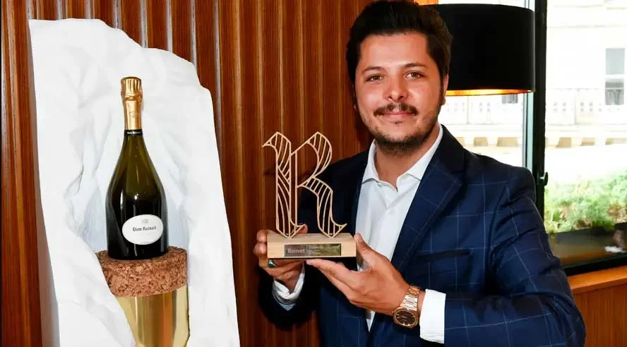 Pierre-Alexis Mengual vainqueur du Ruinart Sommelier Challenge 2022 - Magazine Champmarket